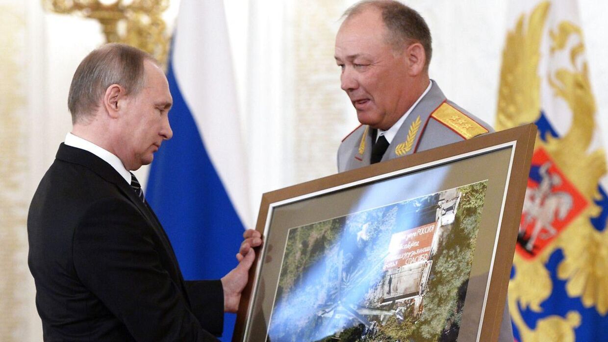 Aleksandr Dvornikov sammen med den russiske præsident, Vladimir Putin.