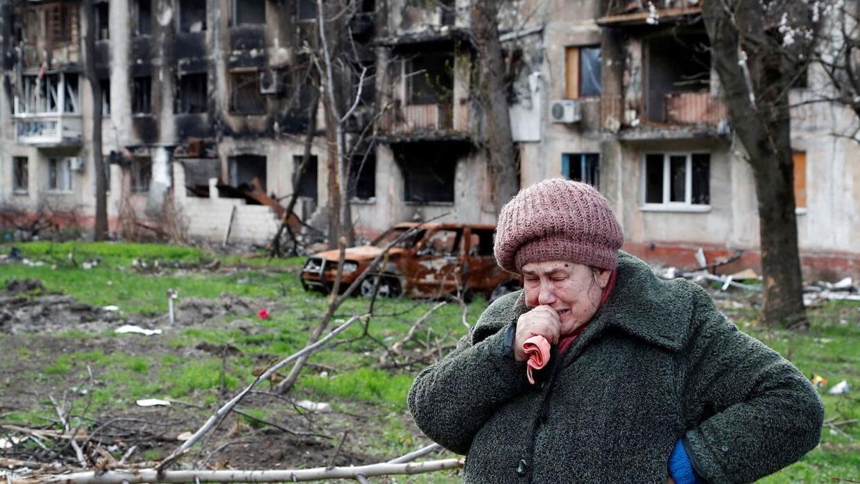 Local resident Tamara, 71, cries in front of an apartment building destroyed during Ukraine-Russia conflict in the southern port city of Mariupol, Ukraine April 19, 2022. REUTERS/Alexander Ermochenko TPX IMAGES OF THE DAY