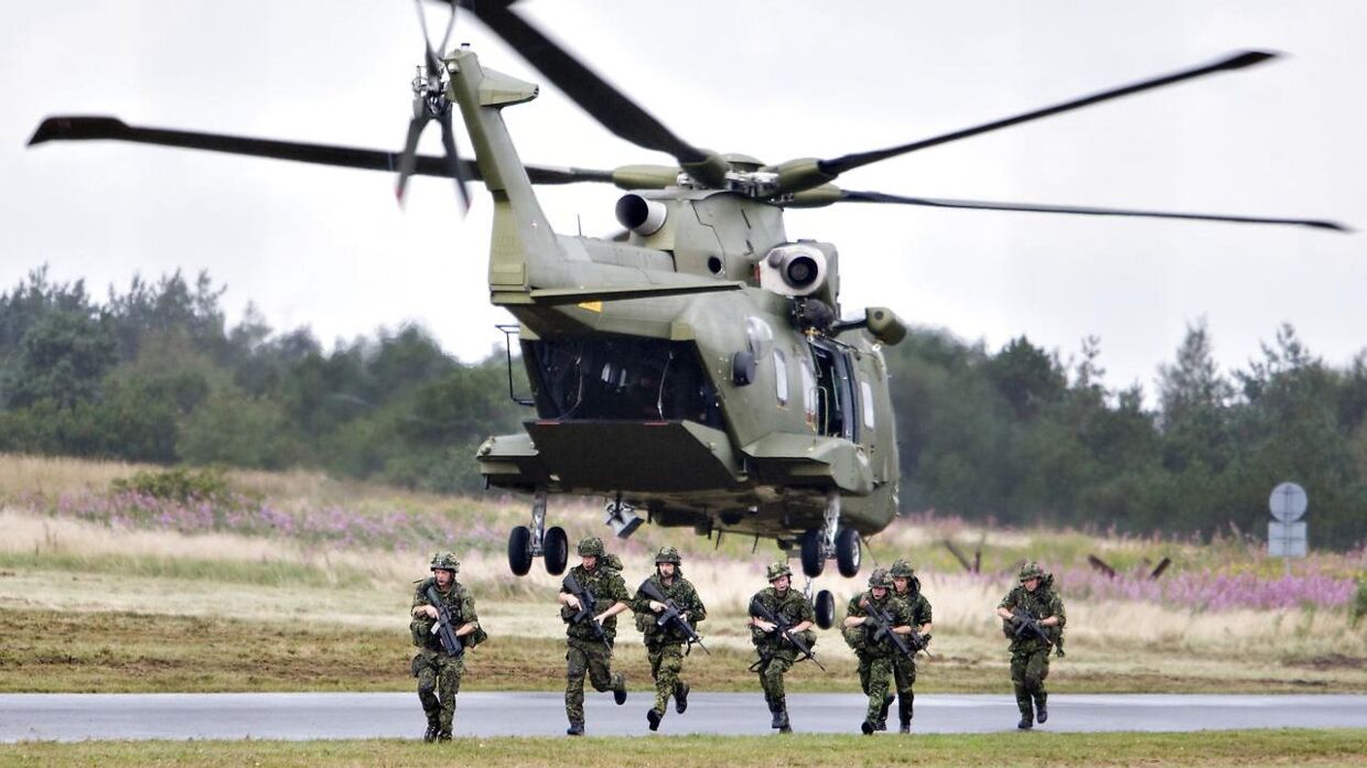 Til øvelsen bruger forsvaret blandt andet Merlin EH101 helikopteren. Forsvaret har fået i alt 14 helikoptere af denne type, de 8 er til SAR (redningshelikoptere) og de resterende 6 er hærens.