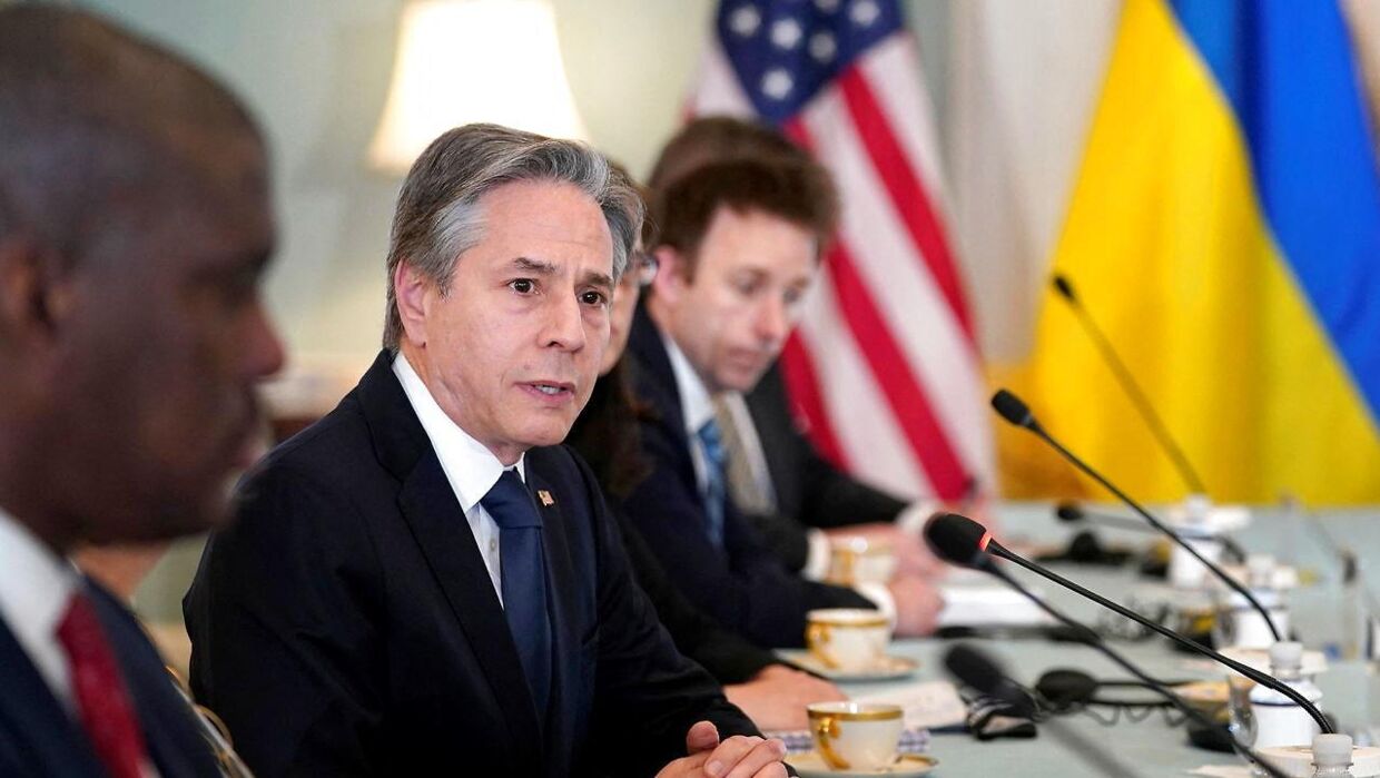 Ifølge Ukraines præsident vil USA's udenrigsminister, Antony Blinken, og forsvarsminister Lloyd Austin søndag besøge Kyiv, for at drøfte behovet for militær bistand fra USA.