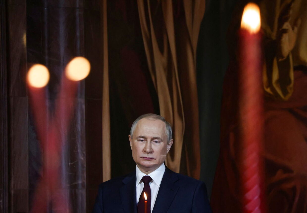 Vladimir Putins fremtoning i kirken er blevet betegnet som »skrøbelig«.