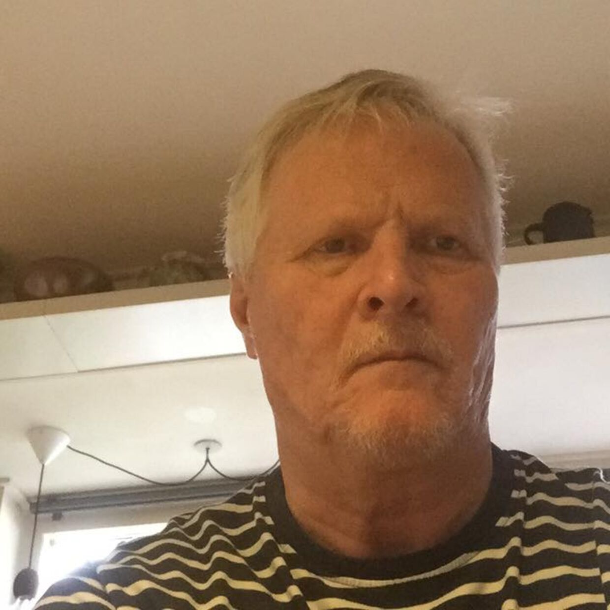 Den 67-årige pensionist Hans Toft fra Odense er ikke imponeret over Mette Frederiksens håndsrækning til de fattigste pensionister. 