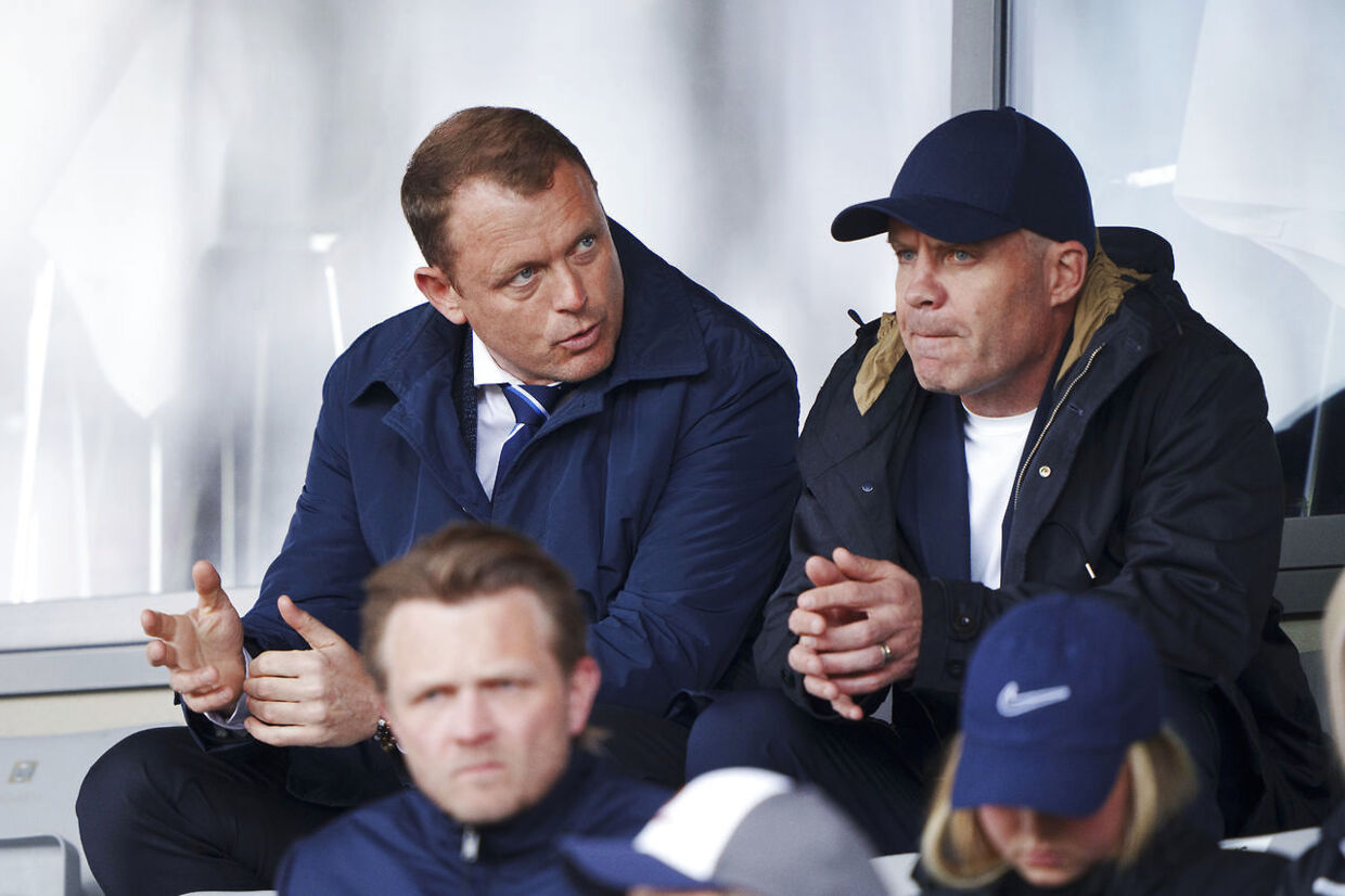 AGF's administrerende direktør Jacob Nielsen i samtale med sportschef Stig Inge Bjørnebye under superligakampen mellem AGF og OB på Ceres Park i Aarhus søndag den 24. april 2022.