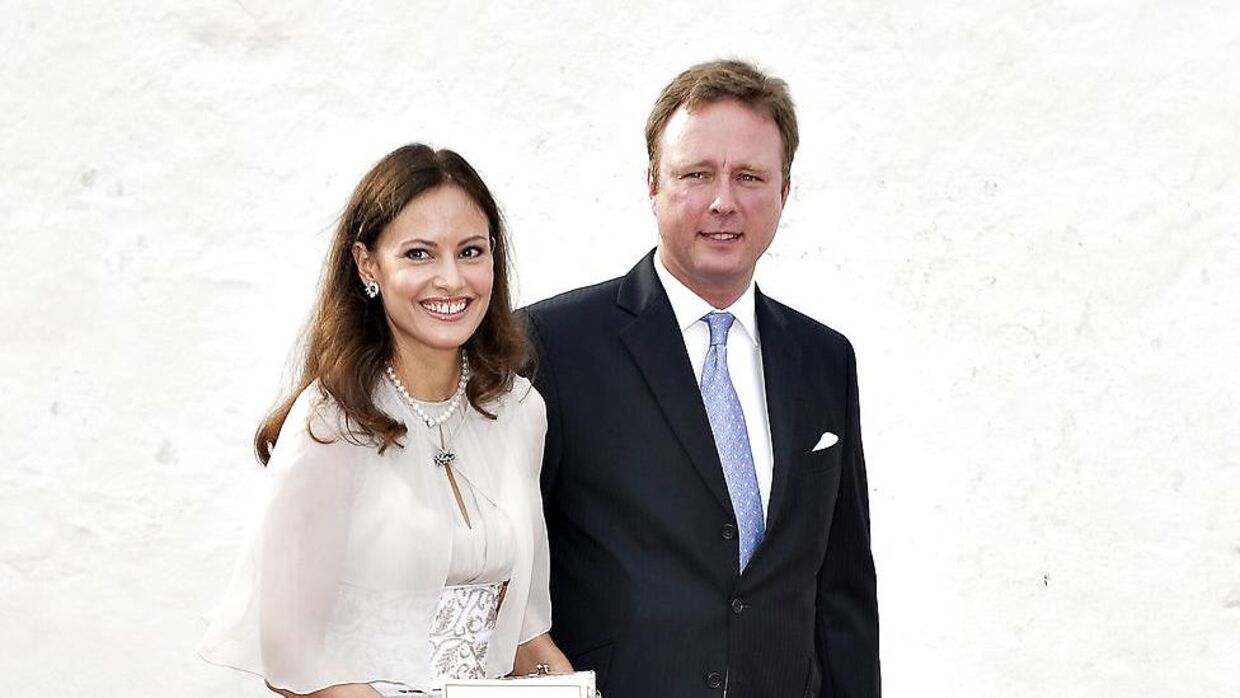 Prins Gustav og Carina Axelsson har længe været anset som et fast par i de rolyale kredse. Her ses de ved barnedåb i Møgeltønder Kirke.