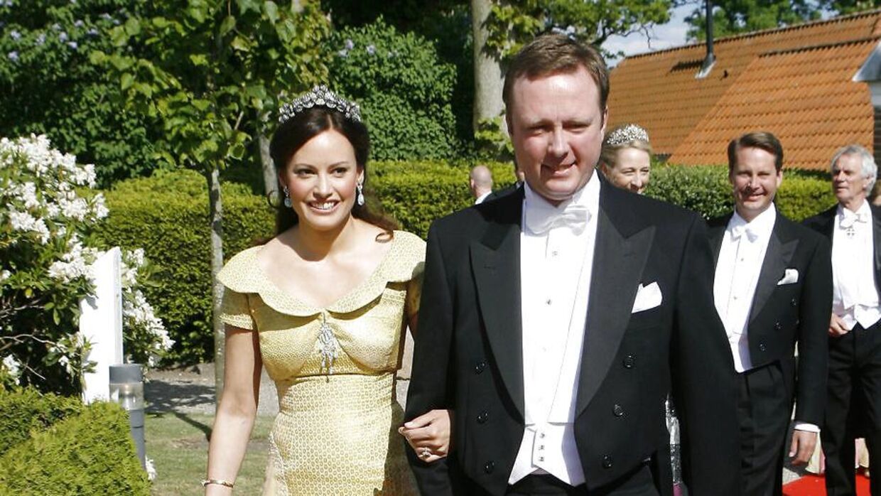 Prins Gustav og Carina Axelsson ved prins Joachim og prinsesse Maries bryllup. 