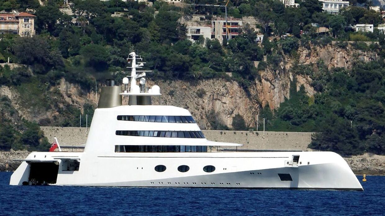 Andrey Melnichenkos yacht, 'Motor Yacht A', ses her nær Monaco i 2017.
