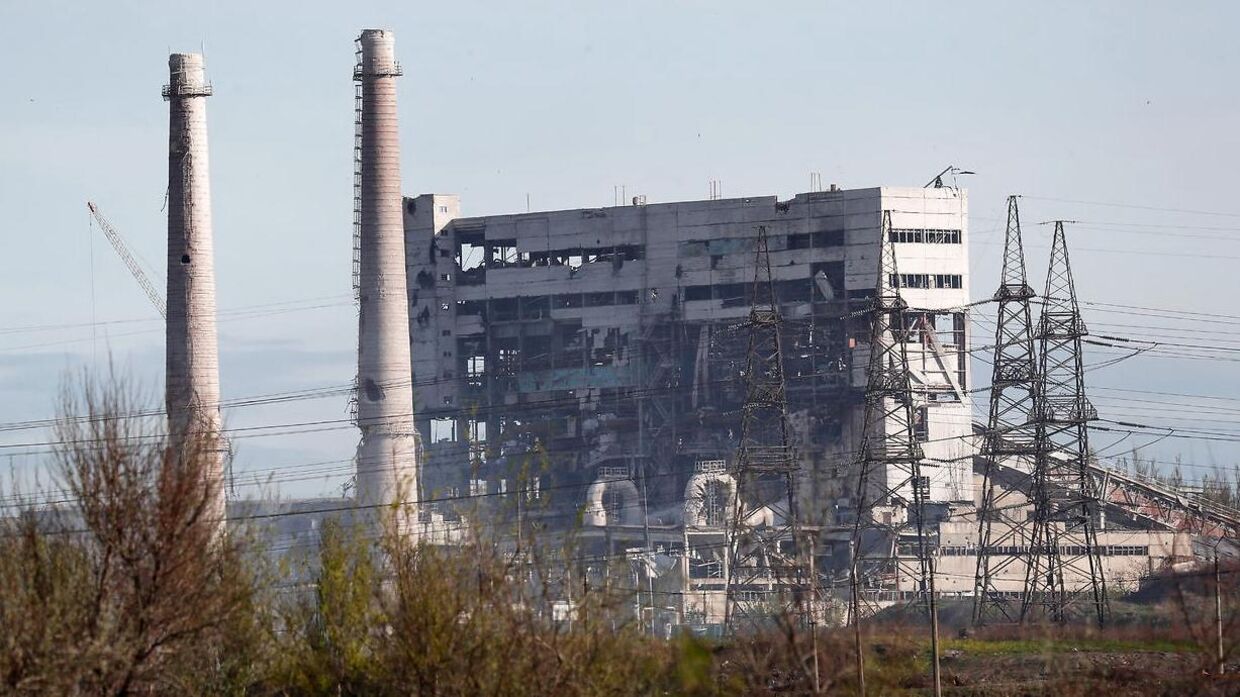 Her ses stålværket Azovstal, der tydeligt er hårdt ramt af russiske bombeangreb.