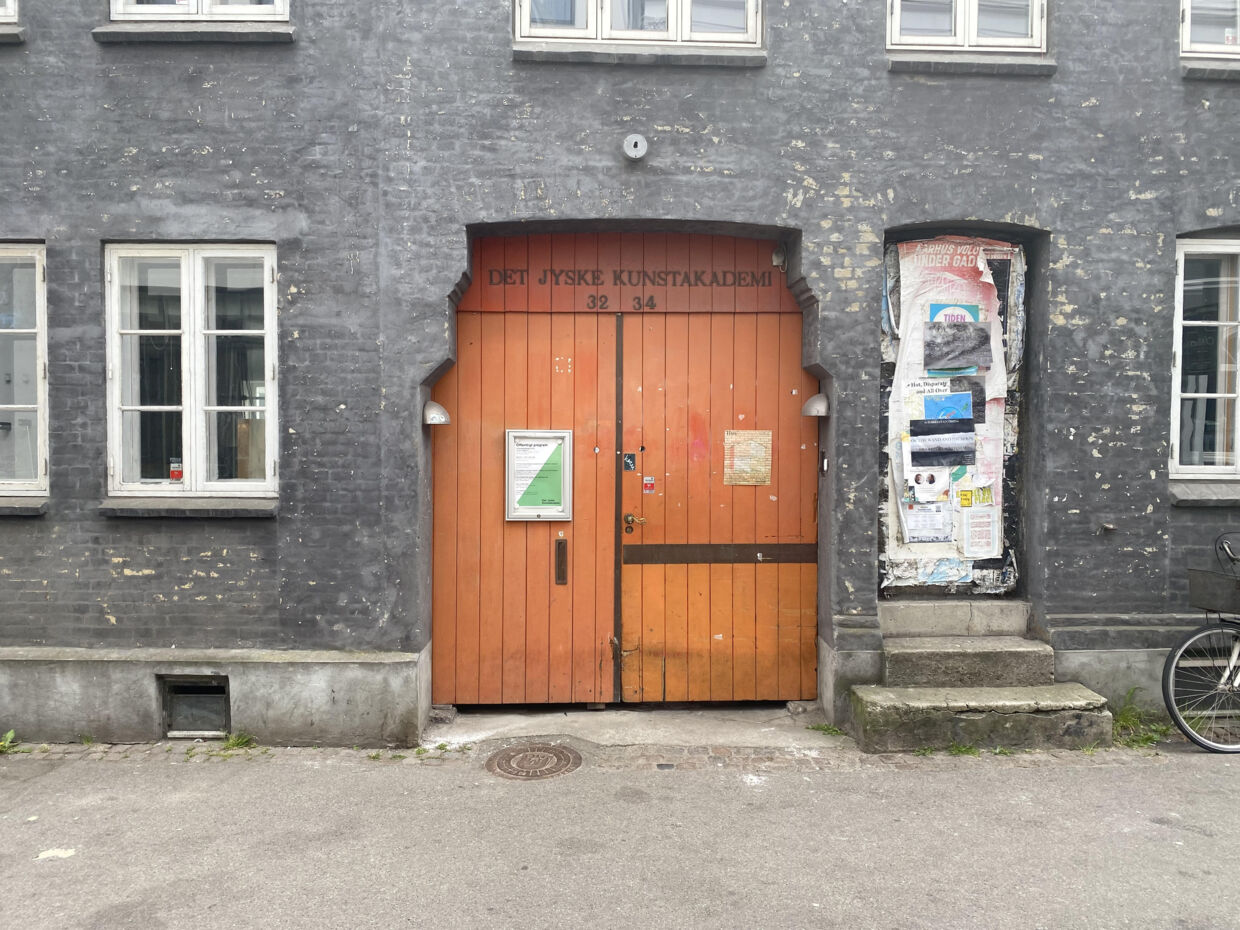 Det Jyske Kunstakademi i Mejlgade i Aarhus har været et hårdt sted at være ansat de seneste seks år, viser en rapport fra Arbejdstilsynet.