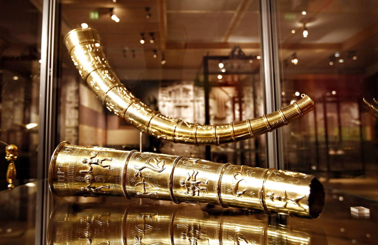 Den genåbnede udstilling af guldhornene i Kongernes Jelling 10. oktober 2007.