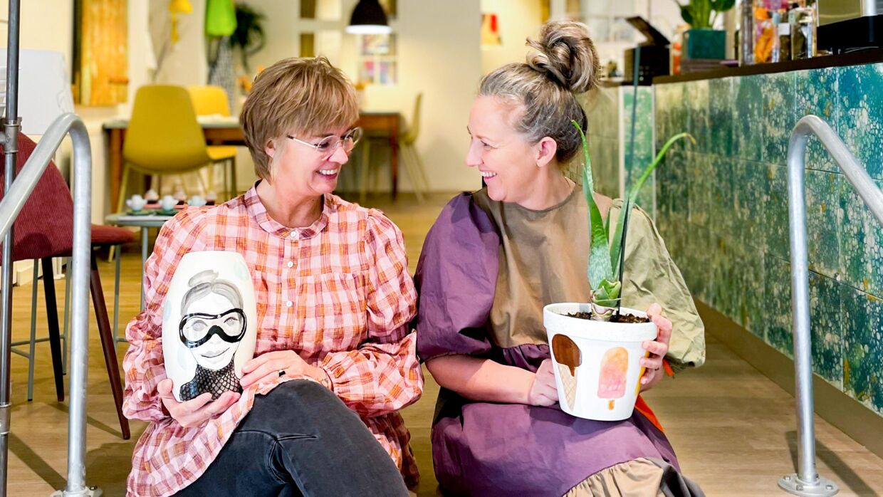 Mette og Annette arbejdede i tandplejen sammen, inden de åbnede Art by Me. Foto: Privat