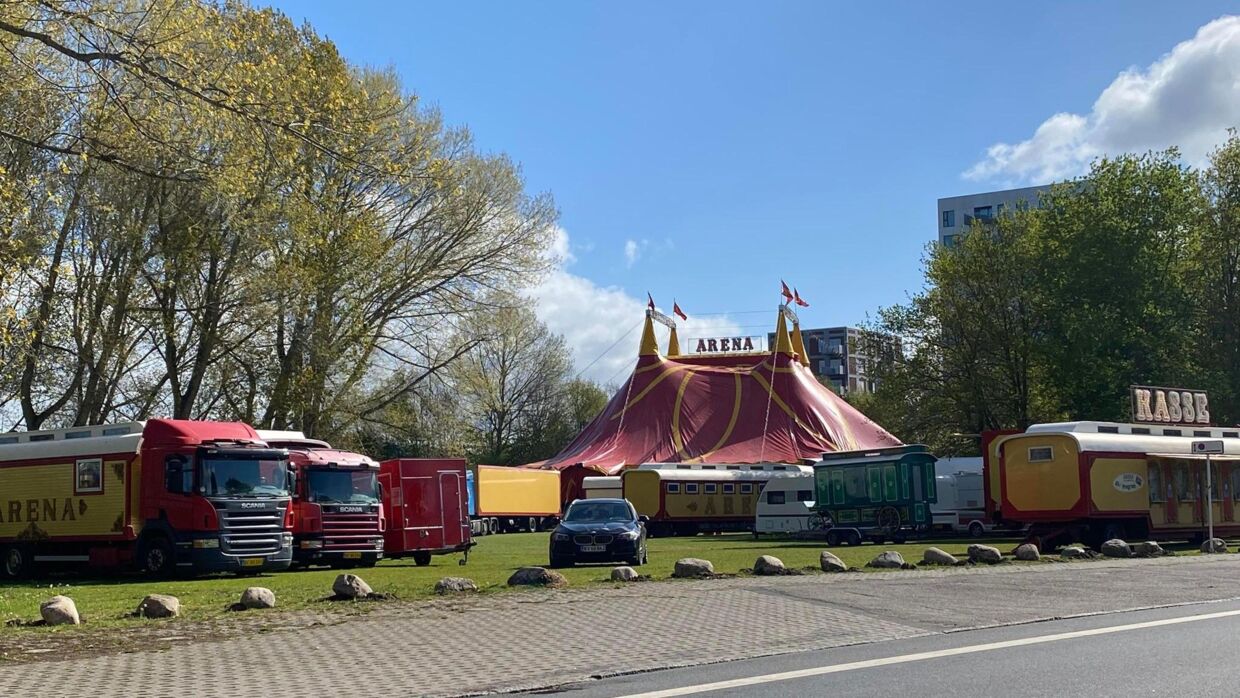 Cirkusteltet blev først sat op torsdag, men flere skurvogne har været på pladsen hele ugen.