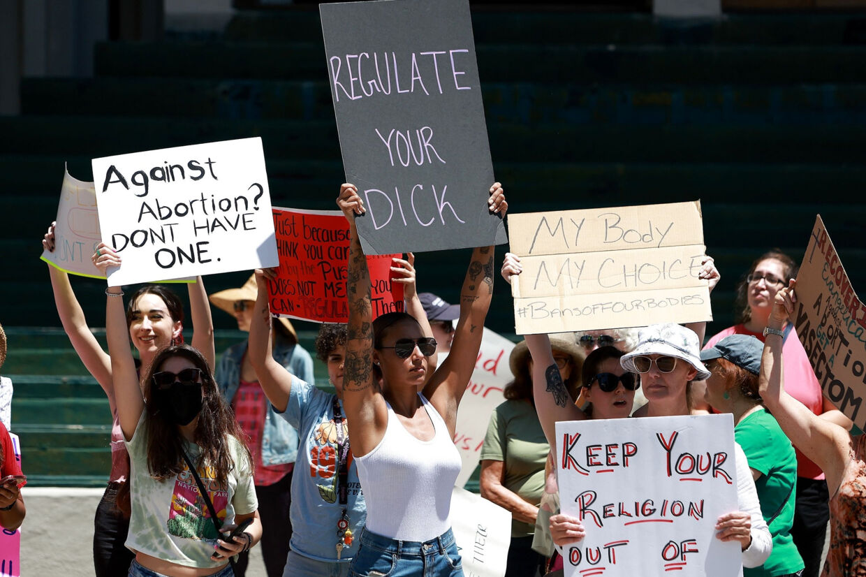 Aktivister er på gaderne i mange byer i USA for at demonstrere for retten til abort. Billedet er fra Fort Lauderdale i Florida. Joe Raedle/Ritzau Scanpix