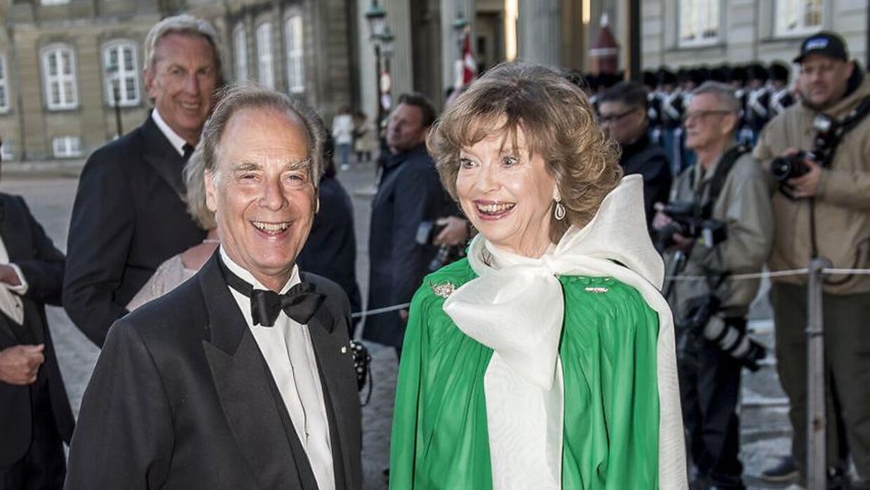 Joen Bille med sin kone Bente Scavenius i anledning af prinsesse Benediktes 75-års fødselsdag på Amalienborg i 2019.