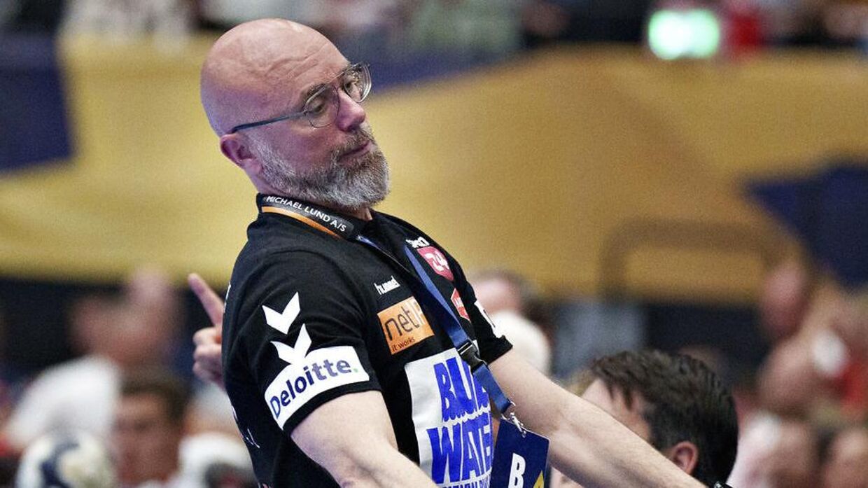 Aalborg Håndbolds cheftræner Stefan Madsen var ikke helt tilfredse med det tyske dommerpar onsdag aften.