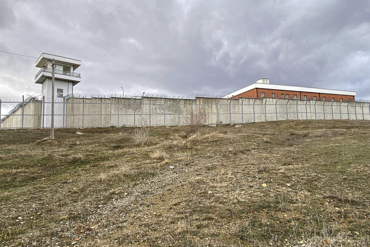 Fængslet, som Danmark lejer omkring 300 pladser i, ligger godt 50 kilometer syd for Kosovos hovedstad Pristina i byen Gijlan. Str/Ritzau Scanpix