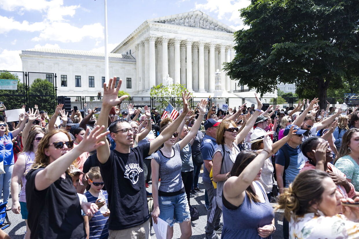 Demonstration mod højesteret i Washingtons lækkede planer om, at underkende en dom fra 1973, der giver alle amerikanske kvinder retten til fri abort.