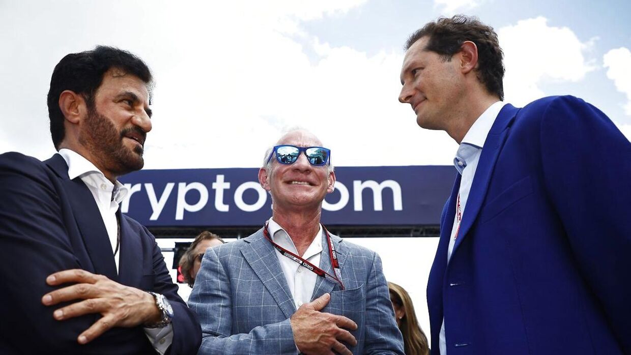 Tre af motorsportens mest magtfulde herrer. Mohammed ben Sulayem, præsident i FIA, Greg Maffei, Liberty Media CEO, og John Elkann, bestyrelsesformand for Ferrari, var samlet ved Miamis grandprix.
