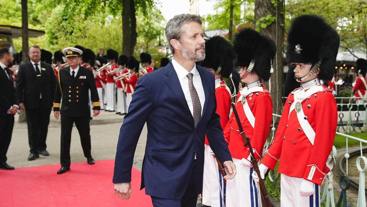 Kronprins Frederik ankommer til balletgalla, i anledning af Dronningens 50-års Regentjubilæum, i Koncertsalen i Tivoli i København, lørdag den 21. maj 2022.