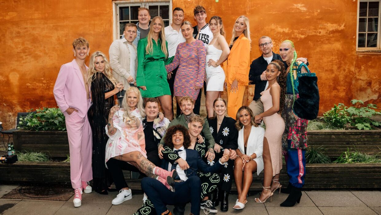 Her ses alle deltagerne i første sæson af 'Paradise'. De er castet efter at skulle repræsentere danskerne bredere end de stereotype 'badejern', man plejer at se i programmet.