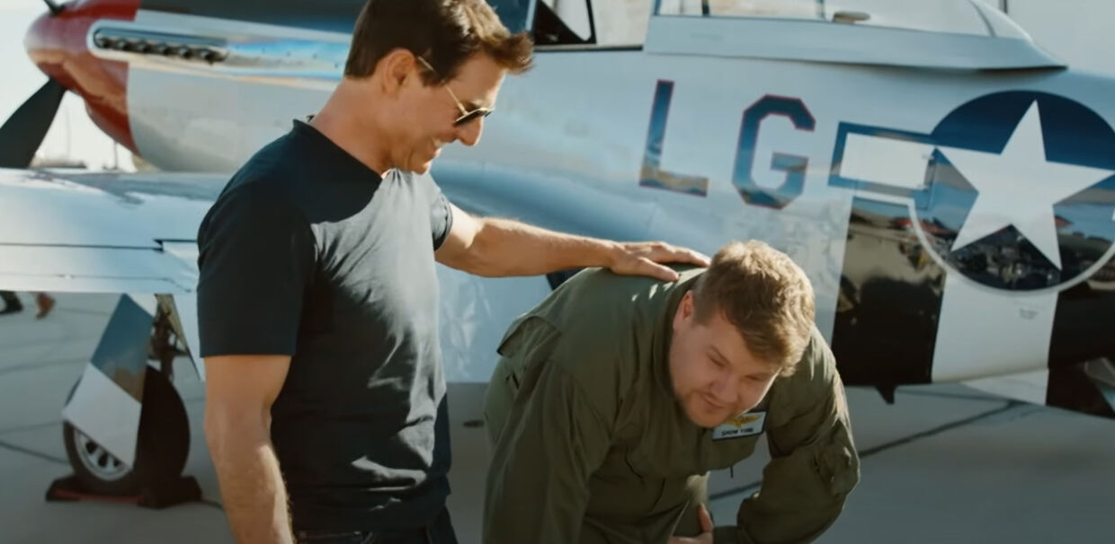 Tom Cruise og James Corden er lige landet, efter en tur med veteranflyet.