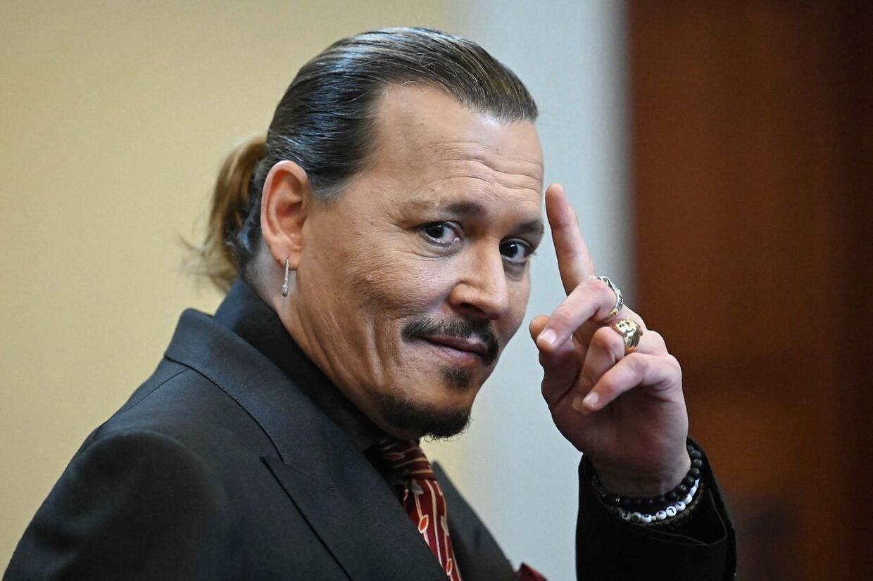 (ARKIV) Johnny Depp under en af afhøringerne i sagen. (Photo by JIM WATSON / POOL / AFP)
