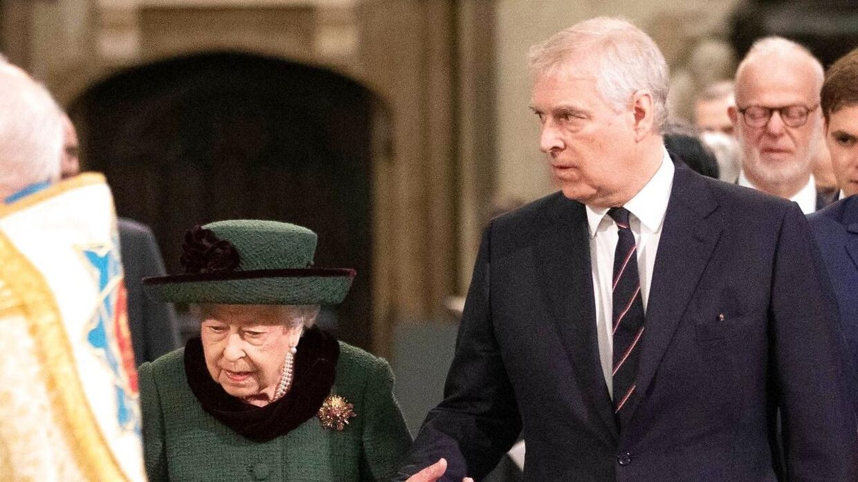 I marts skabte prins Andrew overskrifter, da han eskorterede sin mor, dronning Elizabeth ned ad gulvet til en mindegudstjeneste for prins Philip.&nbsp;&nbsp;