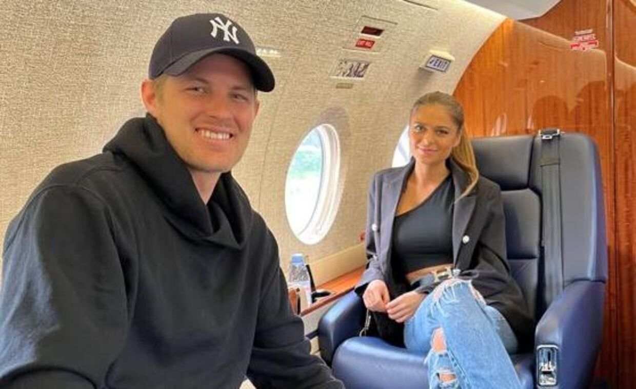 Marcus Ericsson og Iris Jondahl i privatfly på vej til New York.