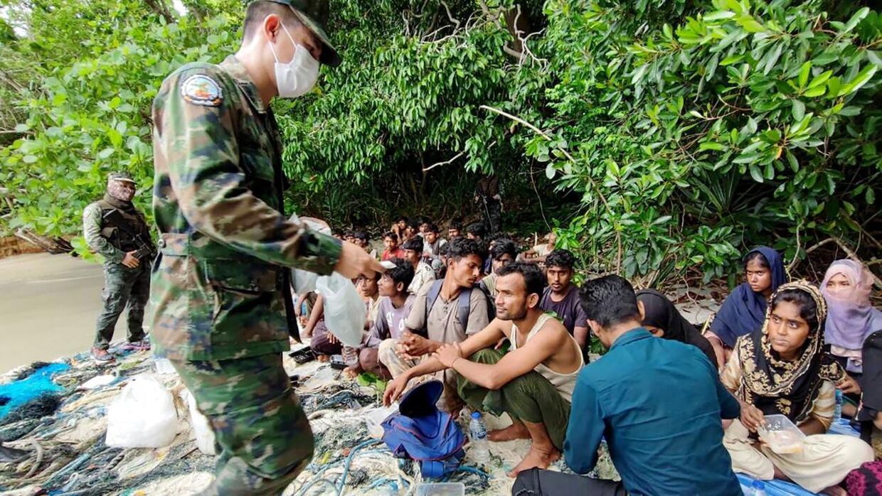 De thailandske myndigheder fandt 31 mænd, 23 kvinder og fem børn på Dong Island i provinsen Satun. Foto: Royal Thai Navy Handout/EPA/Ritzau Scanpix