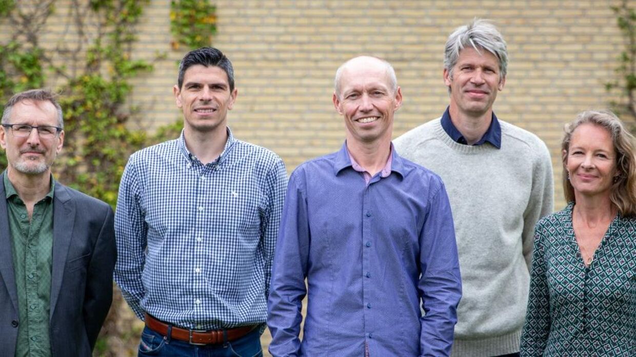 Fra venstre: Lektor K. Brad Wray, lektor David Olagnier, professor Søren Riis Paludan, professor Jacob Giehm Mikkelsen og professor Trine Hyrup Mogensen.