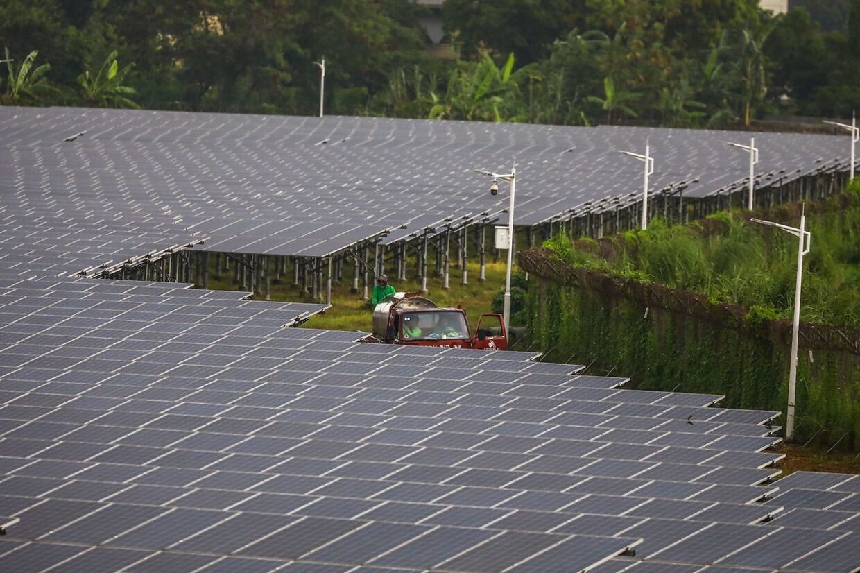 I denne forstad til Manila er der allerede opstillet solpaneler.