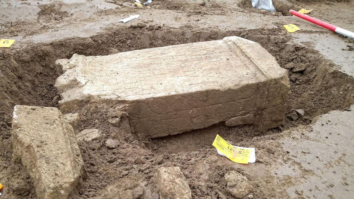 A Roman vestige is seen on a site where archaeologists discovered a Roman temple in Zevenaar, central-east Netherlands April 15, 2022. Picture taken April 15, 2022. RAAP/Handout via REUTERS ATTENTION EDITORS - THIS IMAGE HAS BEEN SUPPLIED BY A THIRD PARTY. MANDATORY CREDIT.