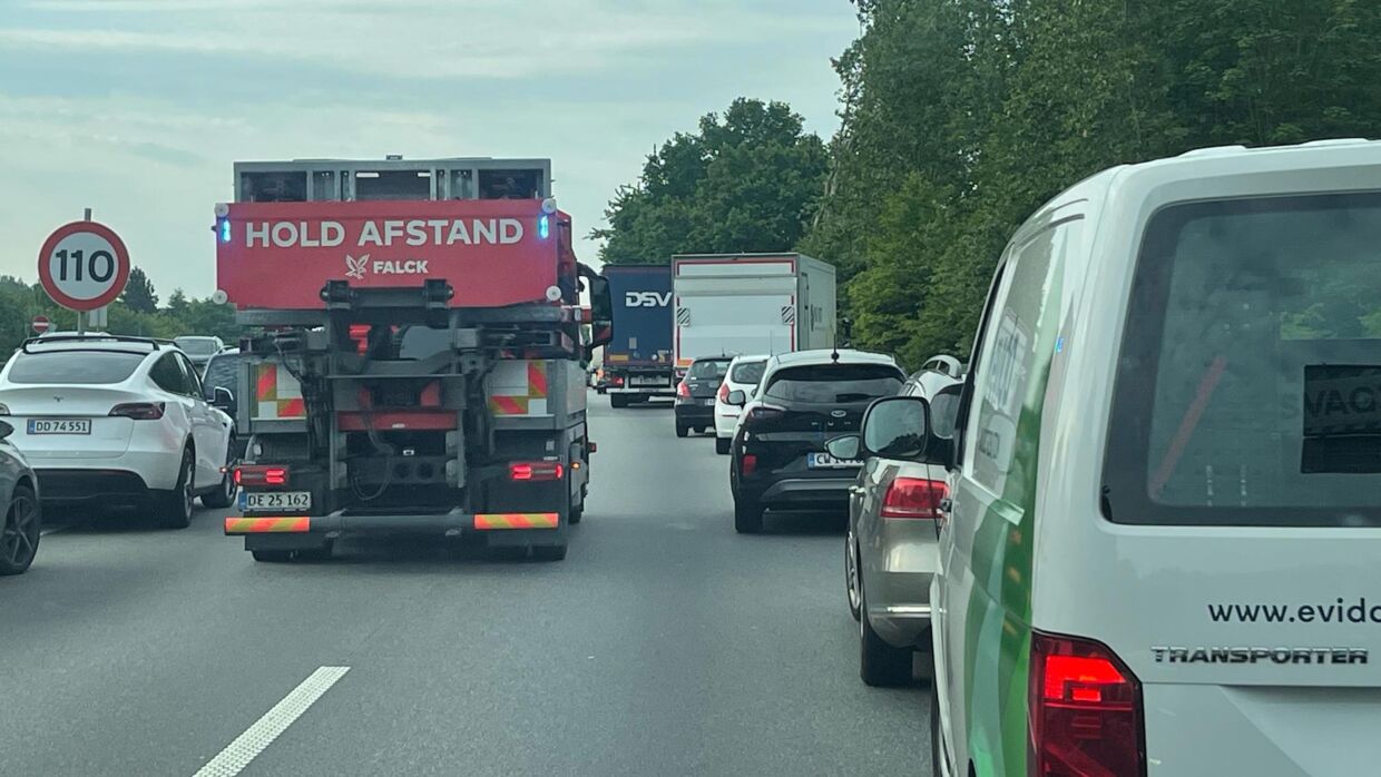 Onsdag morgen er der sket et større uheld på Øresundsmotorvejen. Det giver en del kø.