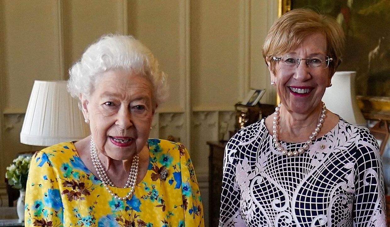 Dronning Elizabeth mødes med New South Wales' guvernør Margaret Beazley på Windsor Castle.