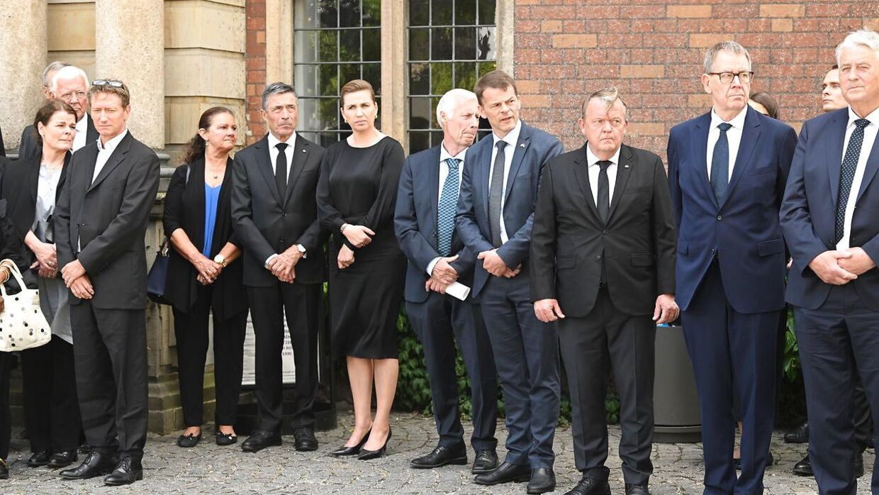 Hele fire statsministre på et billede: Anders Fogh Rasmussen, Mette Frederiksen, Lars Løkke Rasmussen og Poul Nyrup Rasmussen.