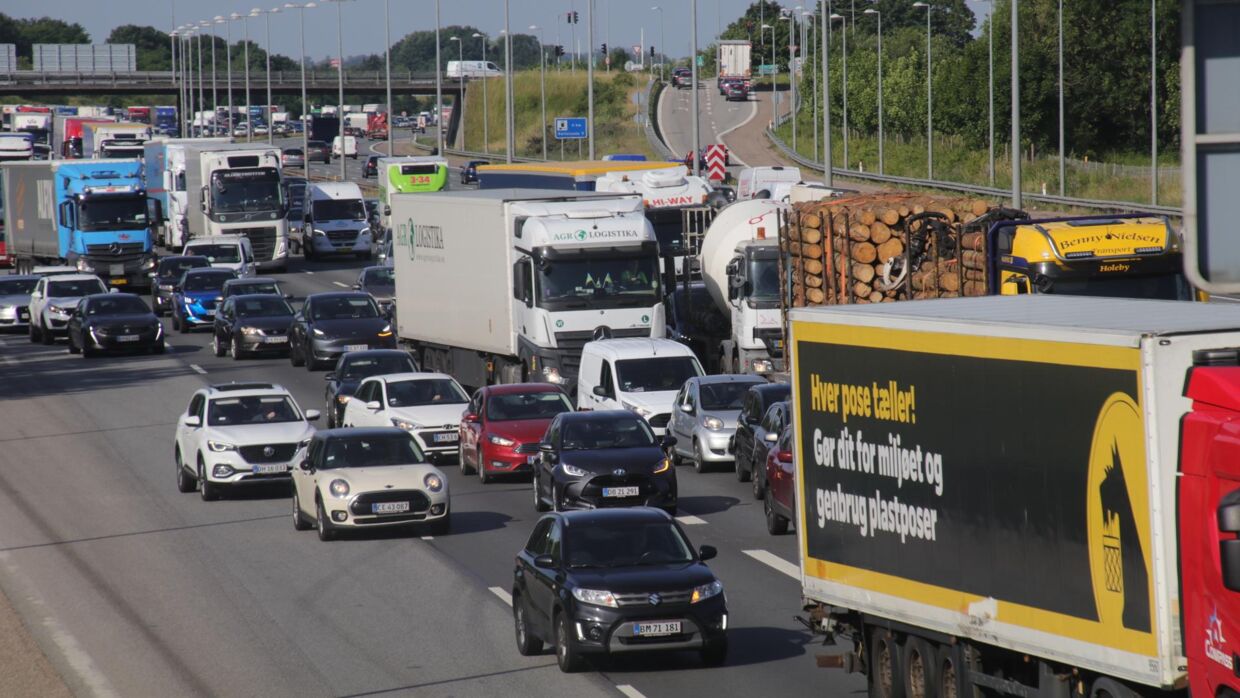 Onsdag morgen er der massiv kø på Køge Bugt Motorvejen efter et uheld.