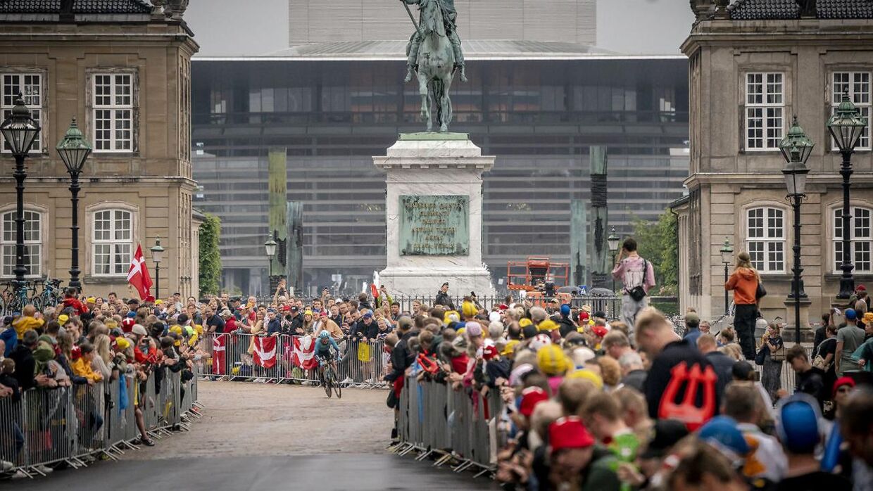 Der var ekstremt mange tilskuere da Tour de France-enkeltstarten løb afsted gennem Københavns gader.
