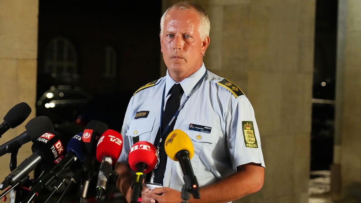 Chefpolitiinspektør Søren Thomassen giver status på efterforskningen af skyderi i Fields under pressebriefing på Politigården i København, natten til mandag den 4 juli 2022.