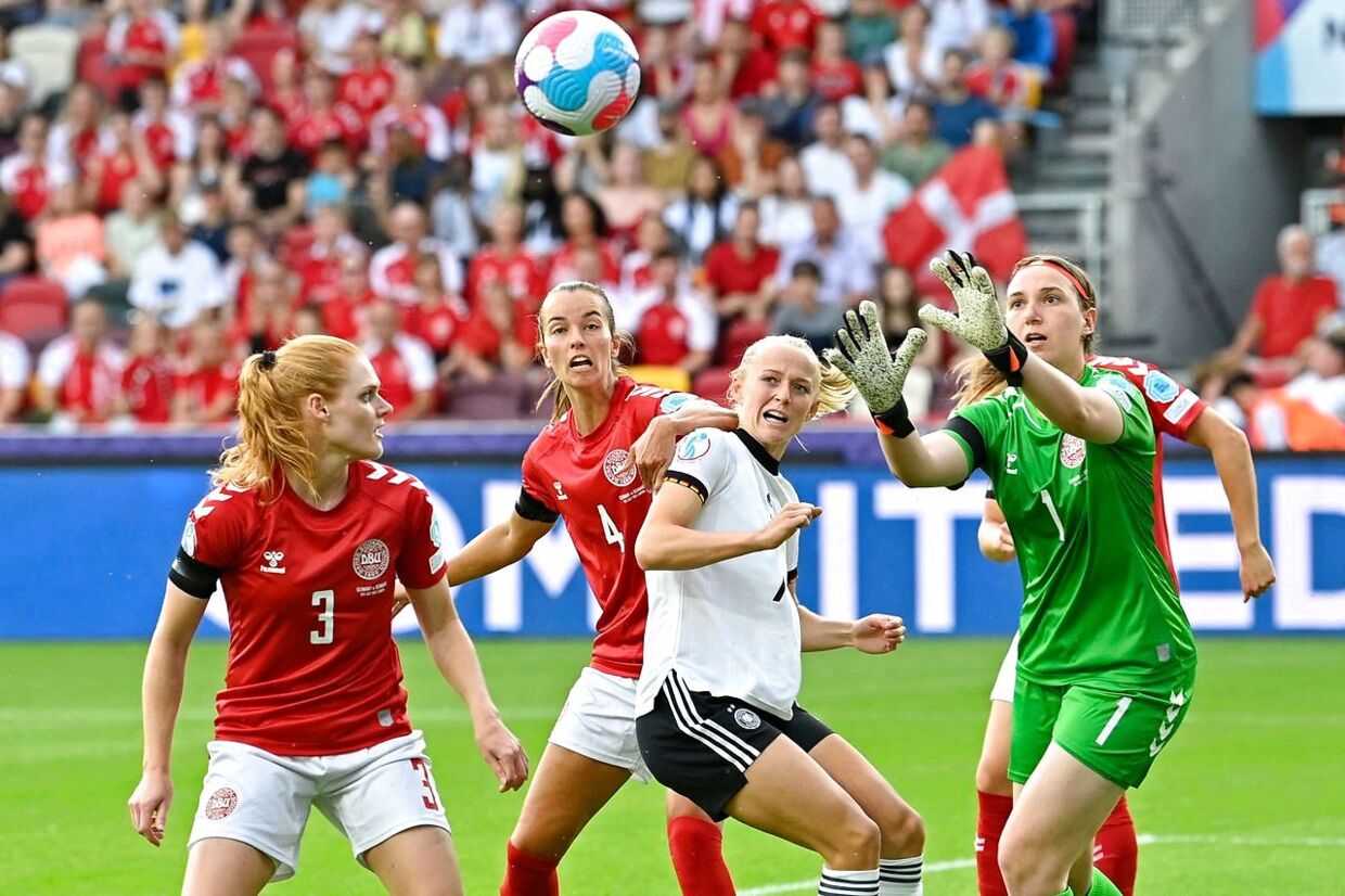 Denmark's goalkeeper Lene Christensen (R) comes to catch the ball during the UEFA Women's Euro 2022 Group B football match between Germany and Denmark at Brentford Community Stadium in west London on July 8, 2022. (Photo by JUSTIN TALLIS / AFP) / No use as moving pictures or quasi-video streaming. Photos must therefore be posted with an interval of at least 20 seconds.