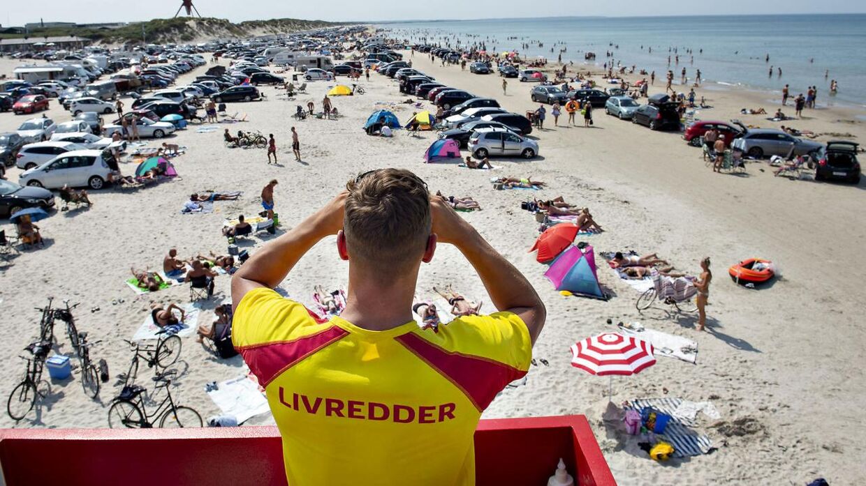 I Nordsjælland oplever livreddere at folk ikke hører efter, når der er rødt flag ved stranden. Billedet her er dog fra Blokhus.