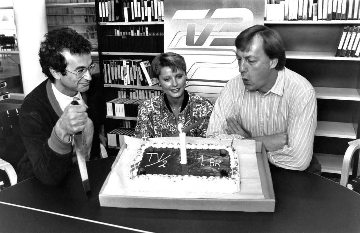 Samuel Rachlin, Line Baun Danielsen og sportschef Jørgen Steen Nielsen fejrer TV 2s et års fødselsdag.