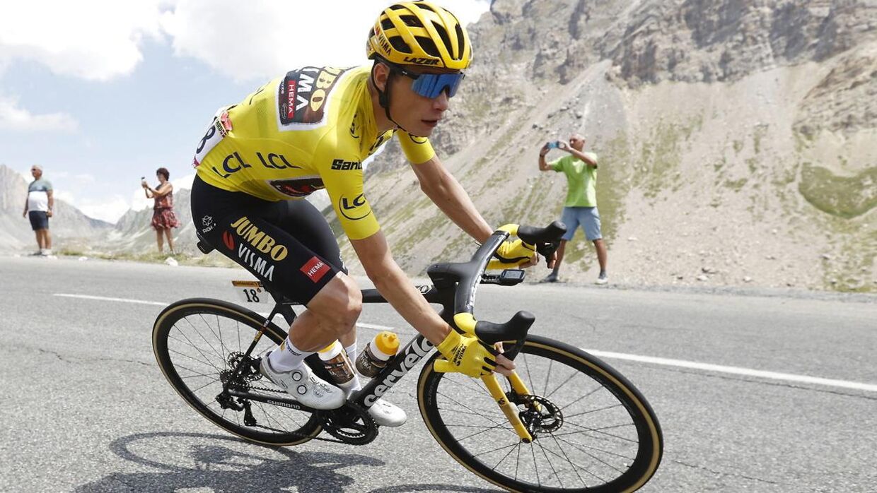 Forældre var til stede, da Jonas Vingegaard kørte på legendariske Alpe d'Huez på 12. etape.