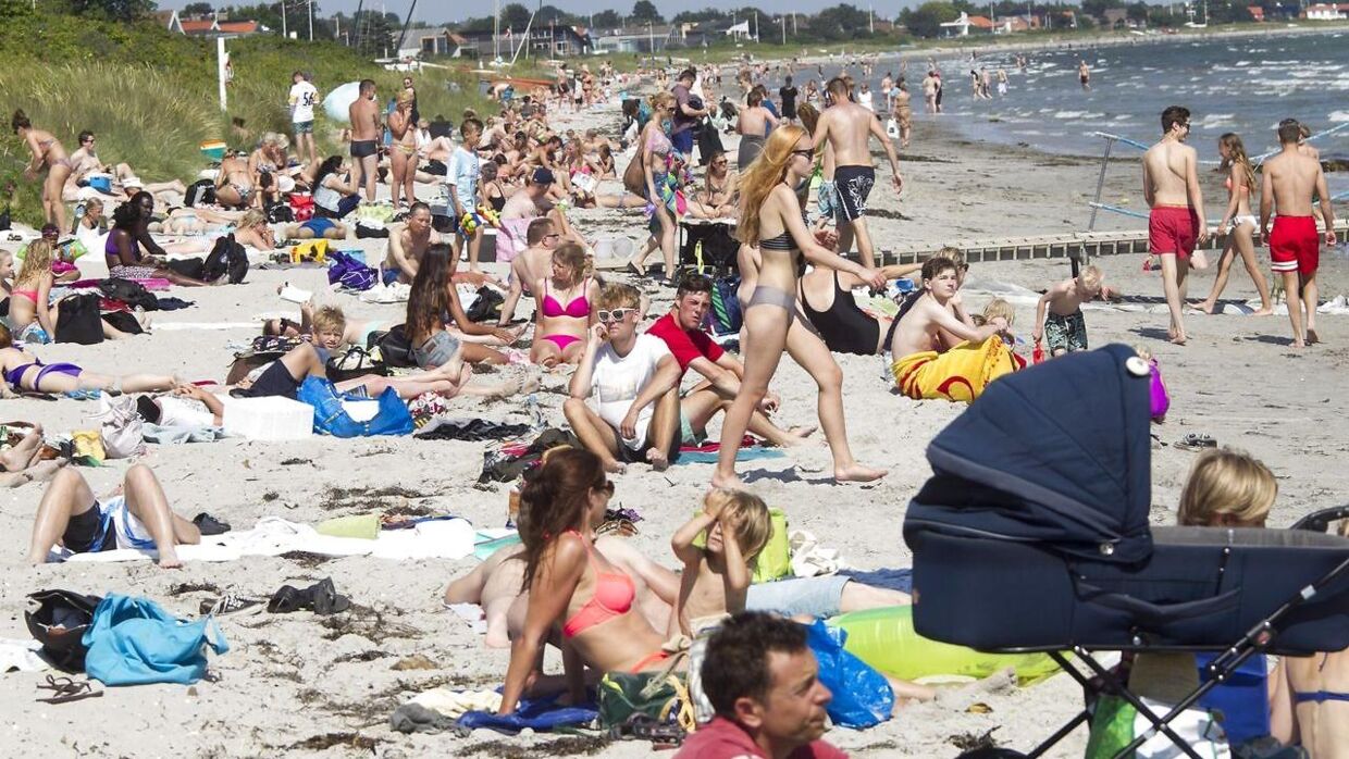 Sommer på Bellevue strand i Risskov ved Aarhus d.09. juli 2014- - Se RB 18/7 2014 06.29. Sydvestjylland kan få op imod 30 graders varme i weekenden. Både lørdag og søndag ser sommerlige ud. (Foto: Kim Haugaard/Scanpix 2014)
