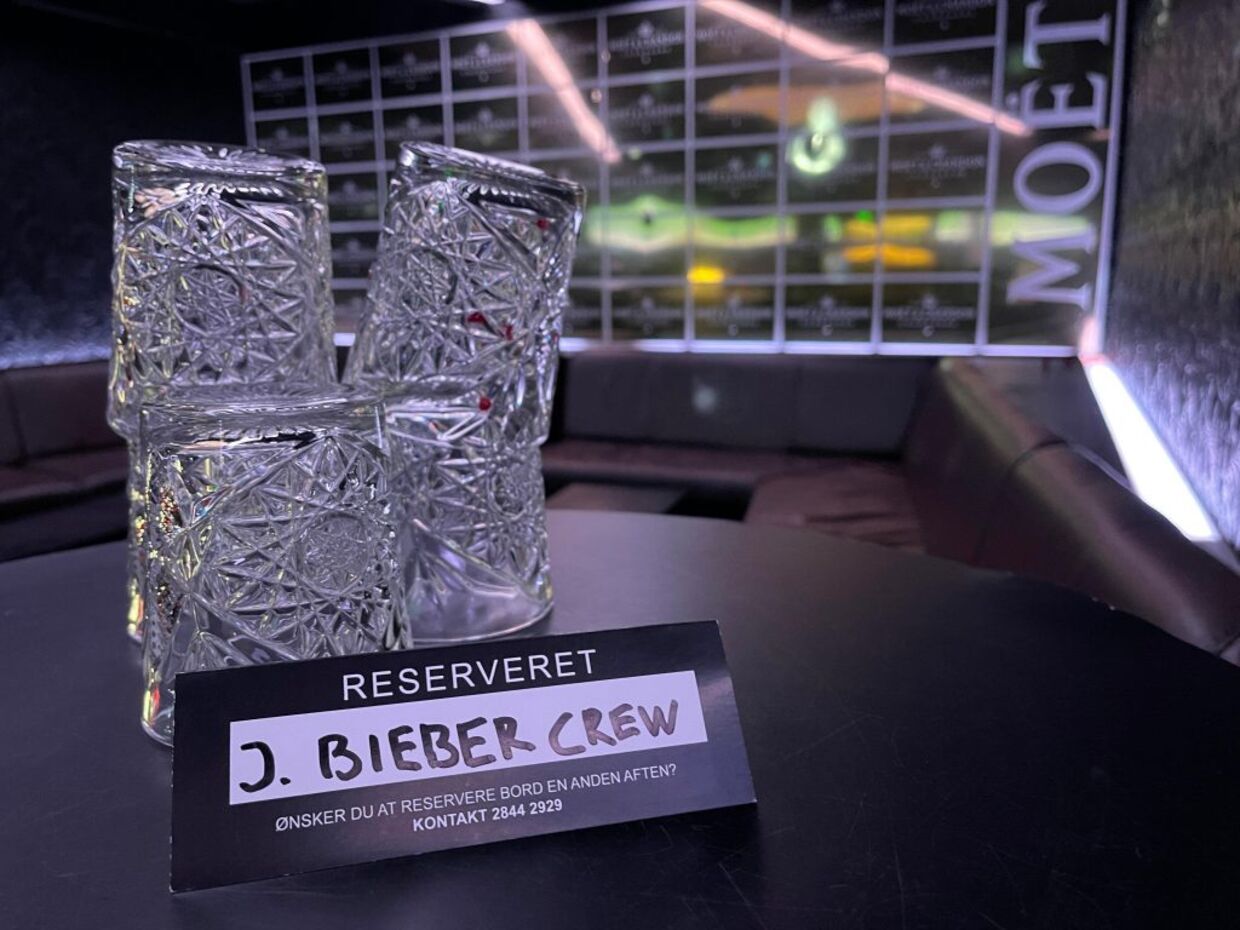Bordet, der er resereveret til Justin Biebers crew.