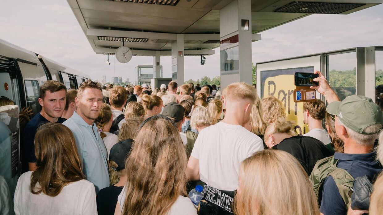 Der var pres på metrostationen inden onsdagens første Ed Sheeran-koncert i Øresundsparken.
