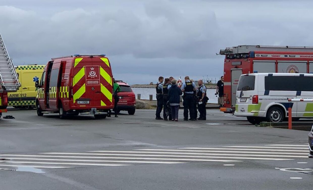 Politi og redning arbejder lige nu ved Kastrup Havn.
