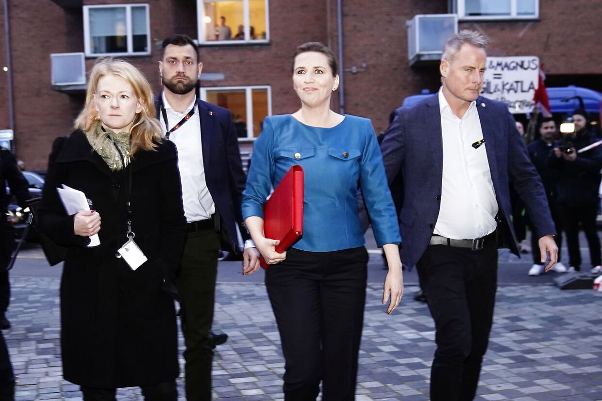 Statsminister Mette Frederiksen (S), ankommer til afhøringer i Minkkommissionen i Retten på Frederiksberg torsdag den 9. december 2021.