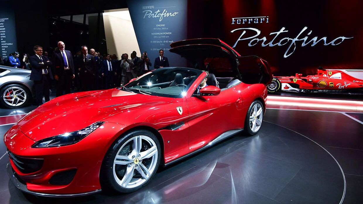 Det gælder blandt andet denne Ferrari Portofino, som er blevet solgt siden 2018. Foto: Tobias Schwarz/AFP/Ritzau Scanpix