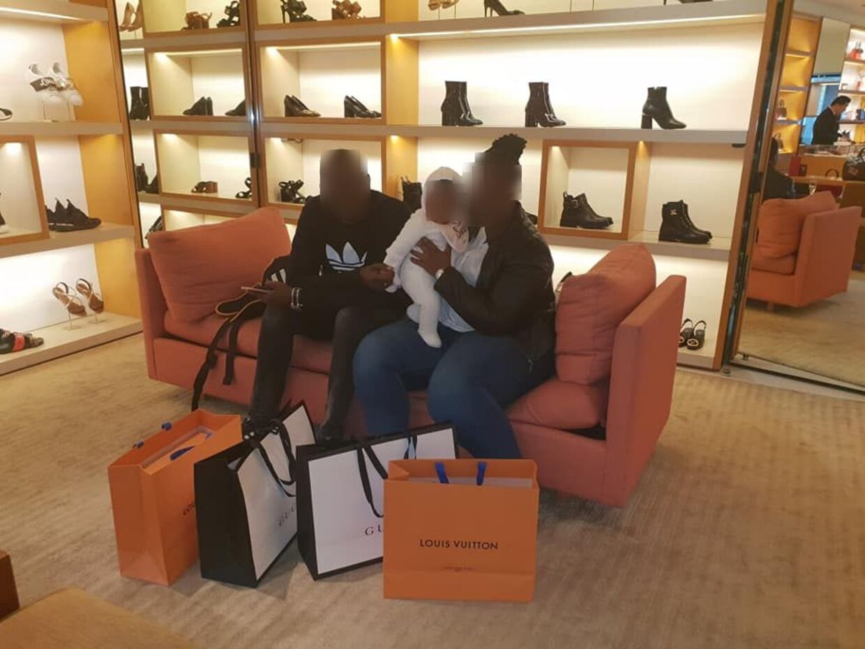 Den sydafrikanske kvinde har også været i Dubai med sin mand og barn. Her gik turen også forbi luksusbutikker.