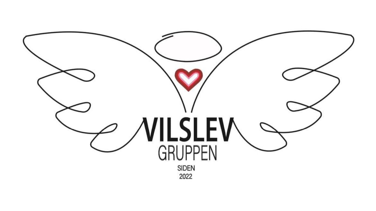 Logoet på ‘Vilslevgruppen’ er af Amalies egen engletatovering. Karoline Gyldenstjerne Pape fortæller om valget af logo, at Amalie snart bliver deres engel, og derfor skulle det være gruppens logo.