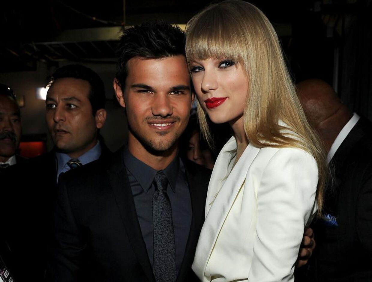 Taylor Lautner med den anden Taylor, nemlig Taylor Swift til MTV Video Music Awards i 2012. Foto Frank Micelotta/Invsion/AP.